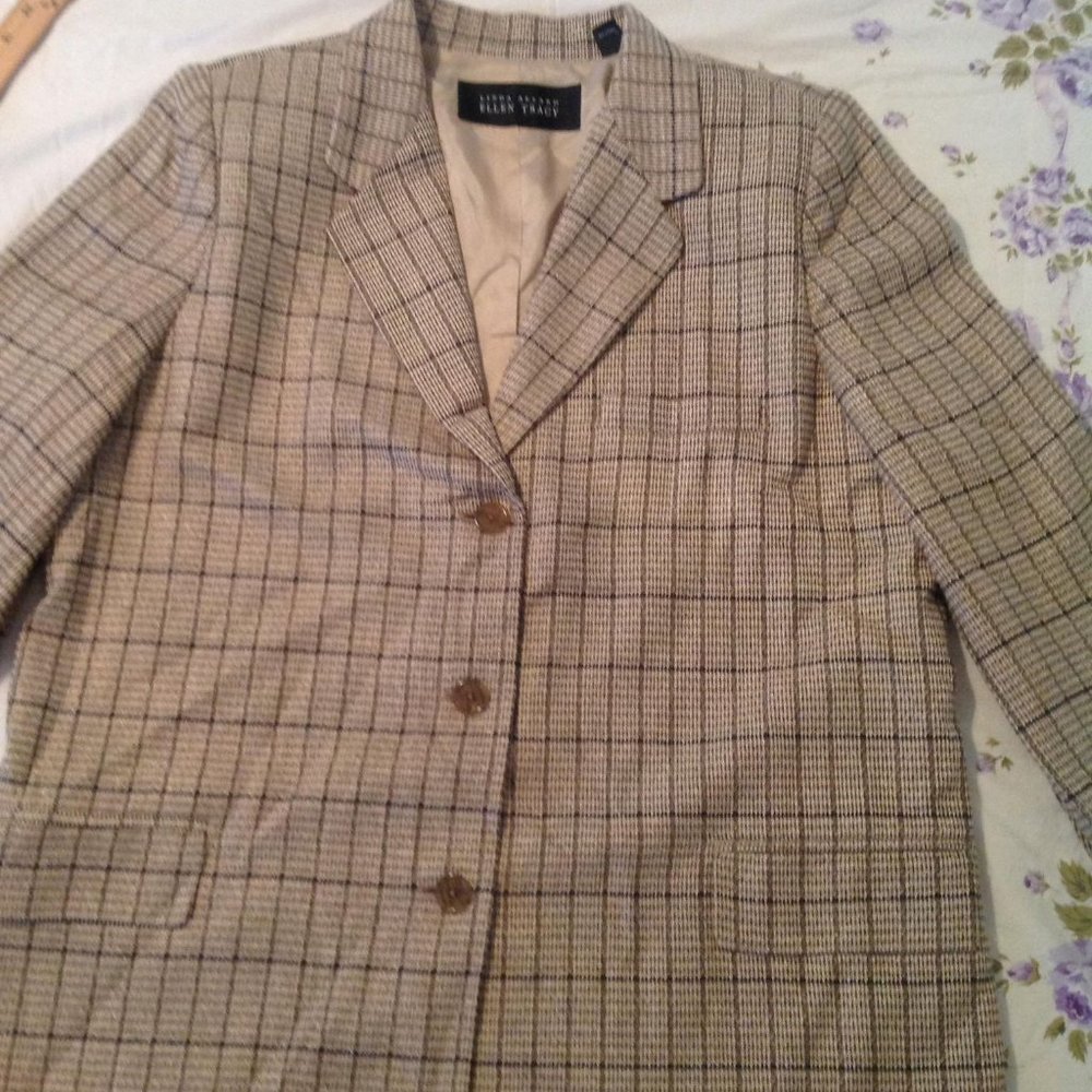 Women's Jacket - Picture 11 of 13
